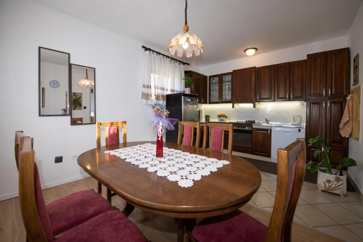 Apartman Elvis Ловран Екстер'єр фото