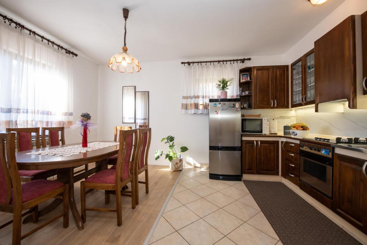 Apartman Elvis Ловран Екстер'єр фото