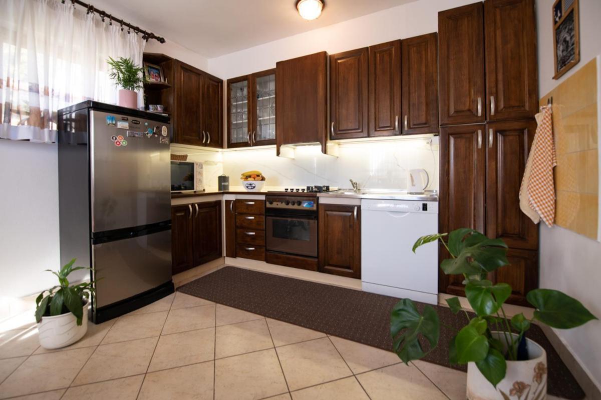 Apartman Elvis Ловран Екстер'єр фото